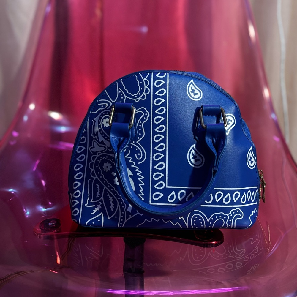 Gorgeous Blue Bandana Print handbag💙 perfect condition, super cute! - Picture 2 of 10